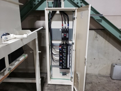 新設機械用の電源ブレーカー設置及び配線