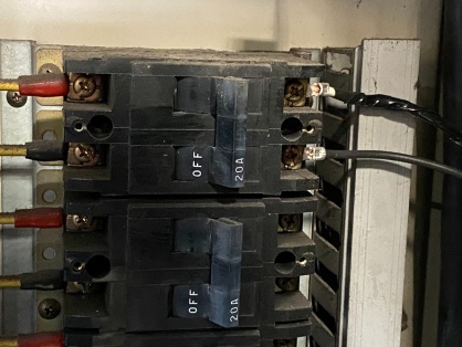 エアコン用コンセントの新設電気工事