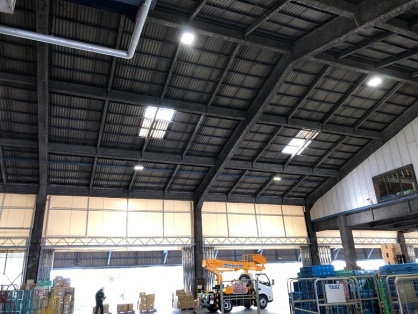 高天井照明器具の取替電気工事
