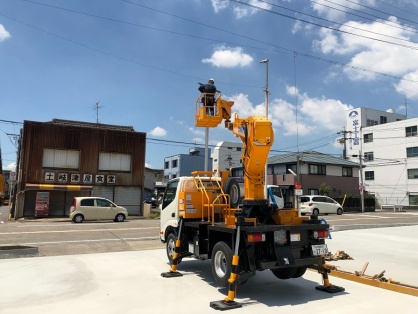 名古屋市中川区駐車場用照明器具　電気工事