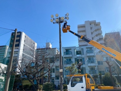 グラウンドの投光器更新電気工事