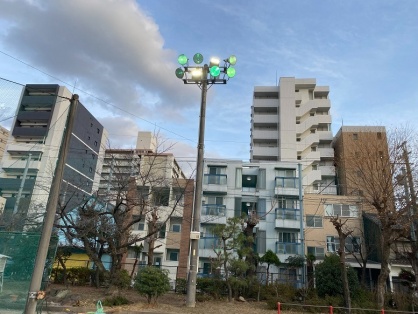 グラウンドの投光器更新電気工事