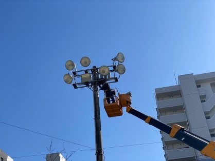 グラウンドの投光器更新電気工事