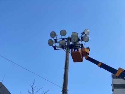 グラウンドの投光器更新電気工事